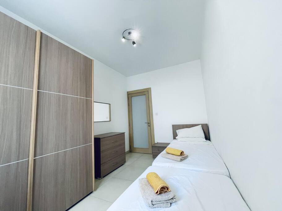Stylish Modern Central Apartment 4 Paceville San Julián Exterior foto