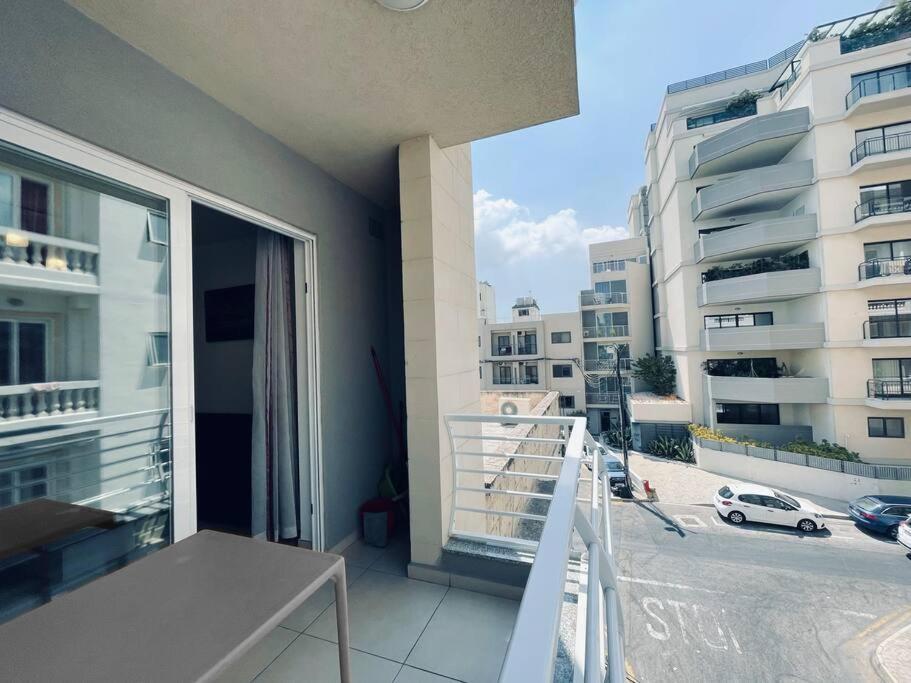 Stylish Modern Central Apartment 4 Paceville San Julián Exterior foto