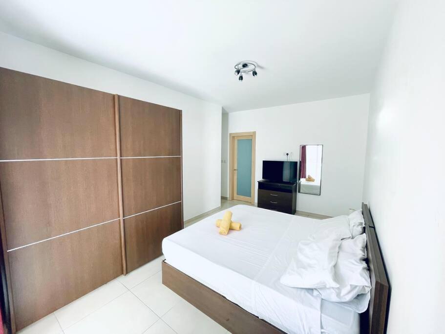 Stylish Modern Central Apartment 4 Paceville San Julián Exterior foto