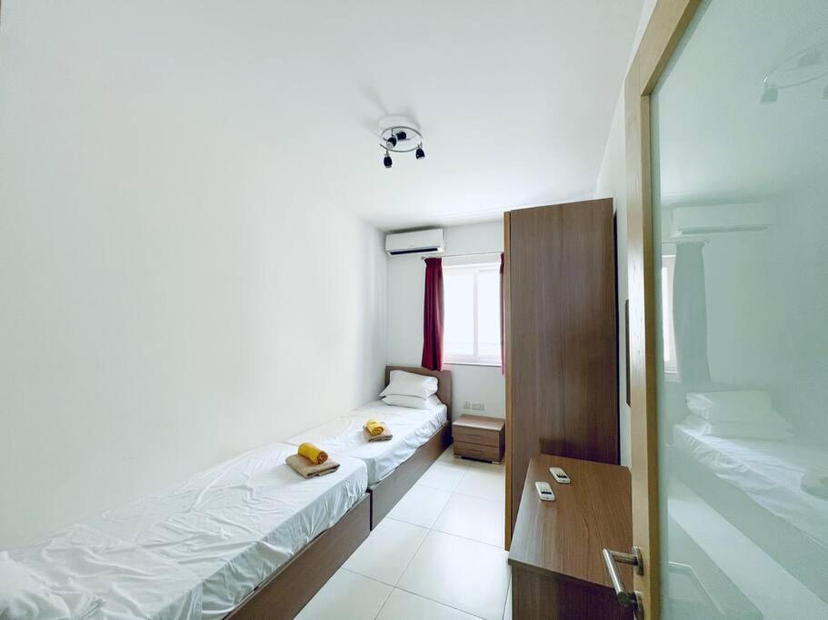 Stylish Modern Central Apartment 4 Paceville San Julián Exterior foto
